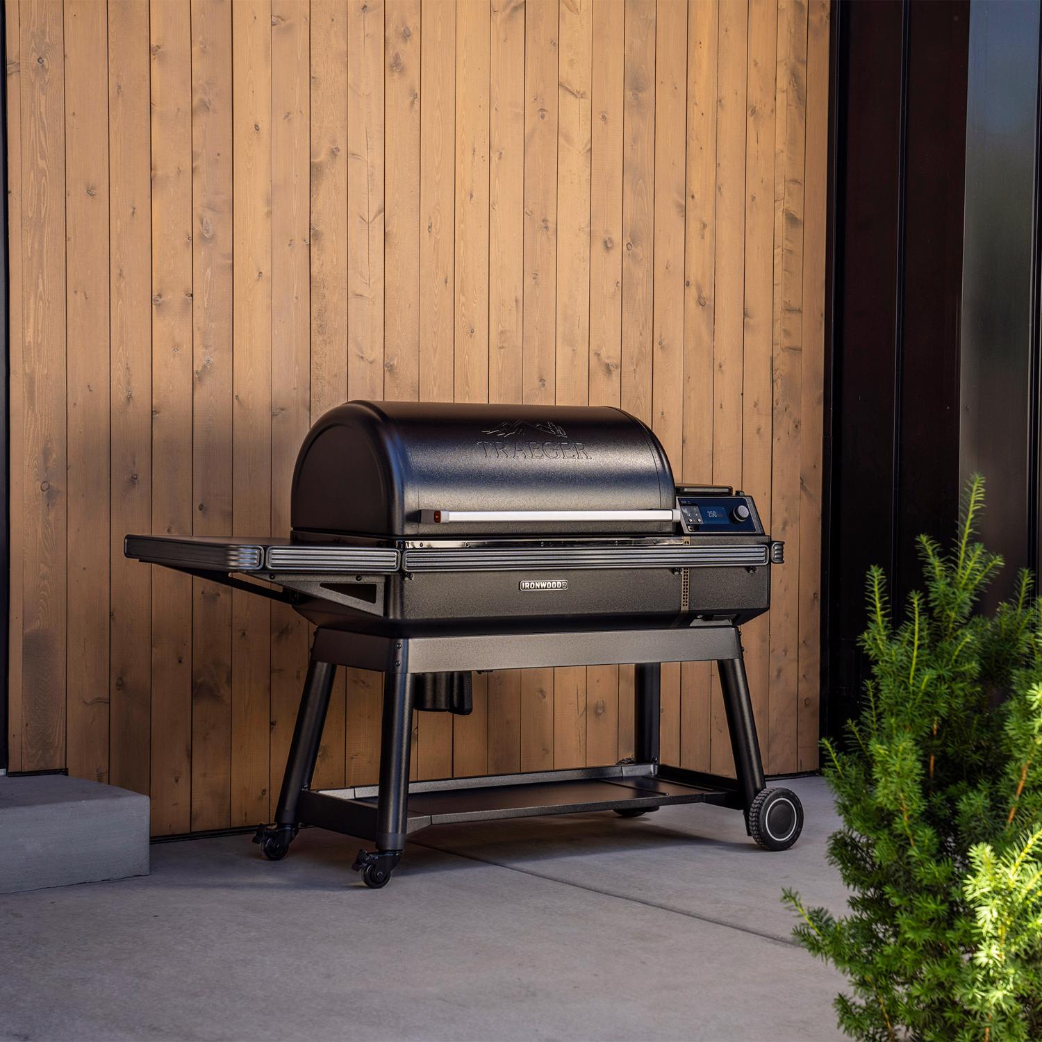 Traeger Ironwood XL Wood Pellet Bluetooth and WiFi Grill and Smoker Black - Jamoozus